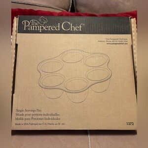 NIB Pampered Chef stoneware single serving pan